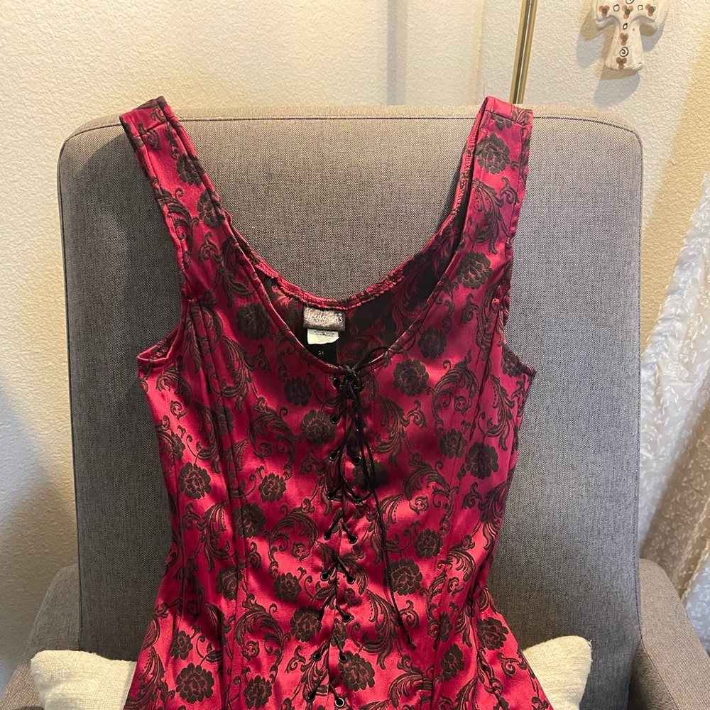 Women’s  Fredericks Medium lace up corset in Red/maroon /black. Beautiful
